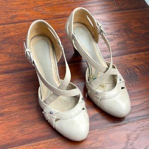 Naturalizer Elaine women’s heels, beige color, leather upper, size 4.5